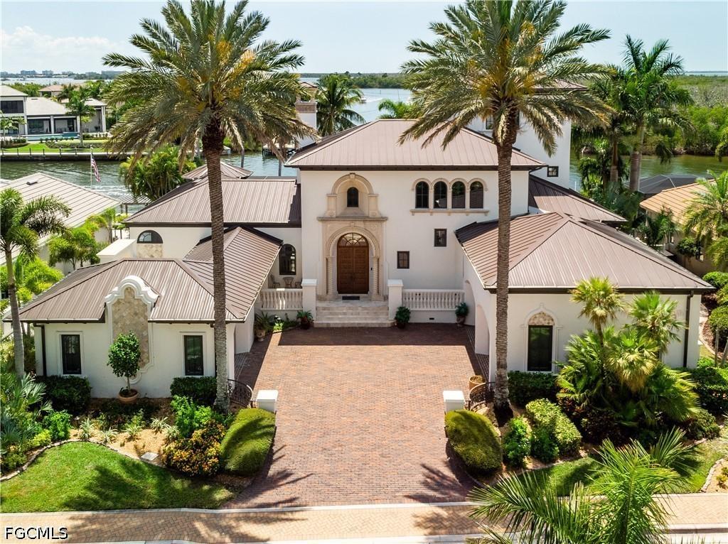 1526 Hermitage Ln., Cape Coral, FL 33914