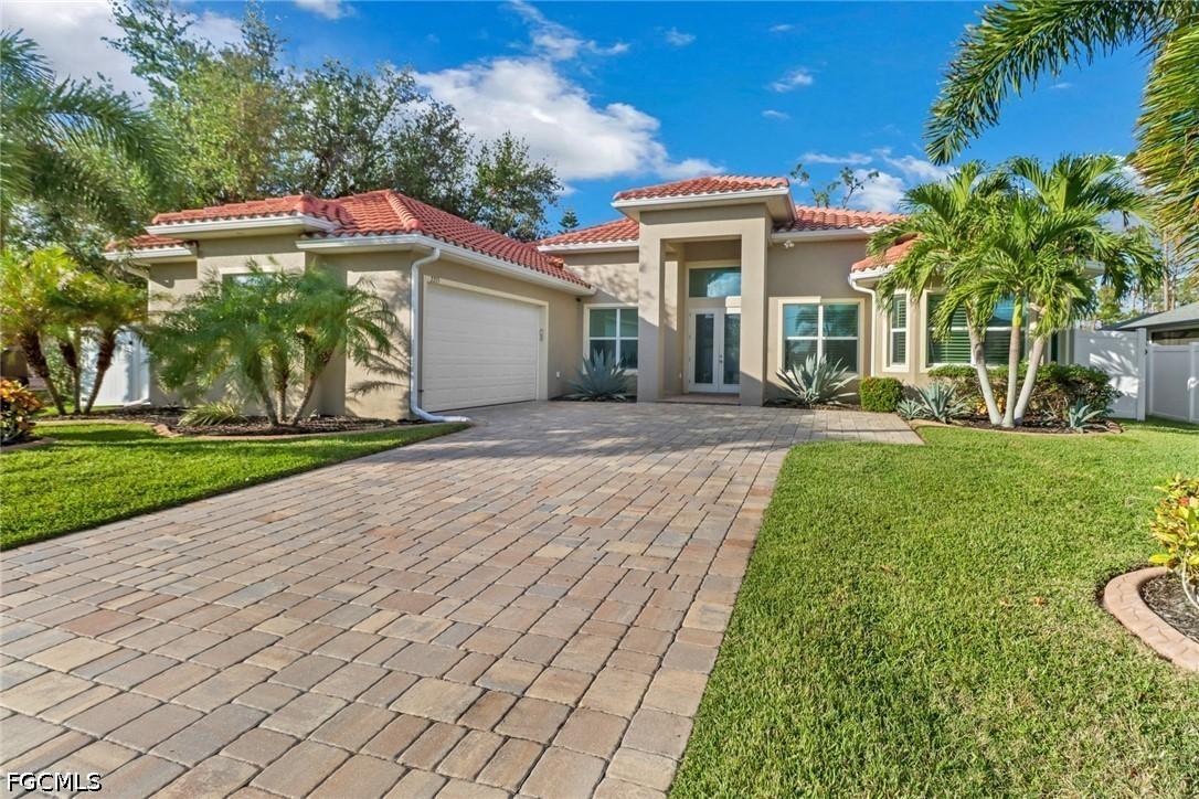 2215 SW 38th Ter., Cape Coral, FL 33914