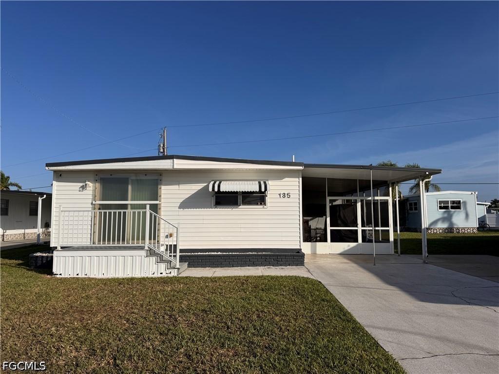 135 Orange Harbor Dr., Fort Myers, FL 33905
