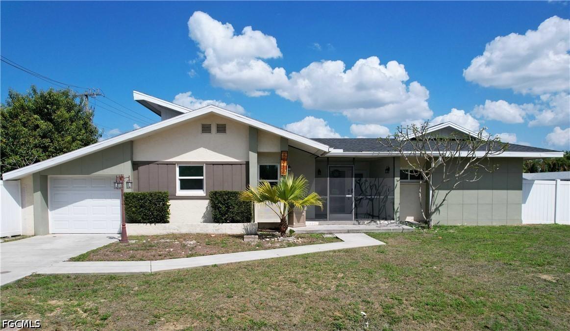 8512 Chatham St., Fort Myers, FL 33907