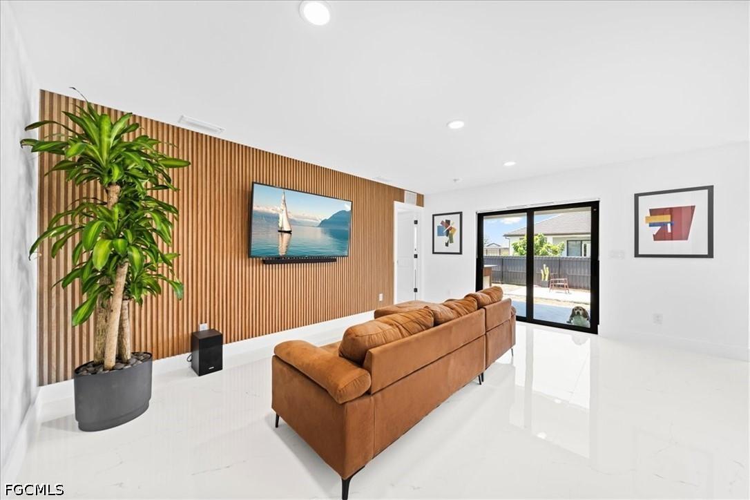 2112 NE 1st Ave., Cape Coral, FL 33909