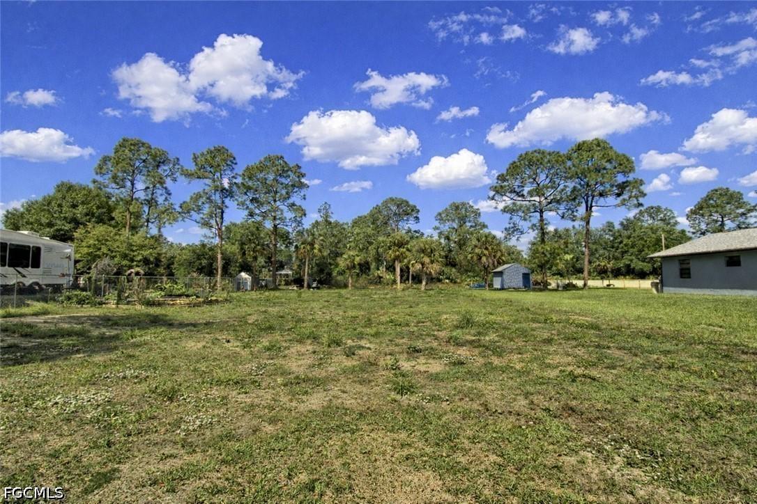 613 Cleveland Ave., Lehigh Acres, FL 33972