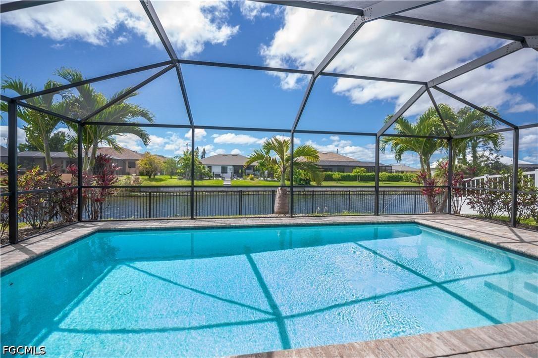 910 SW 12th Ter., Cape Coral, FL 33991