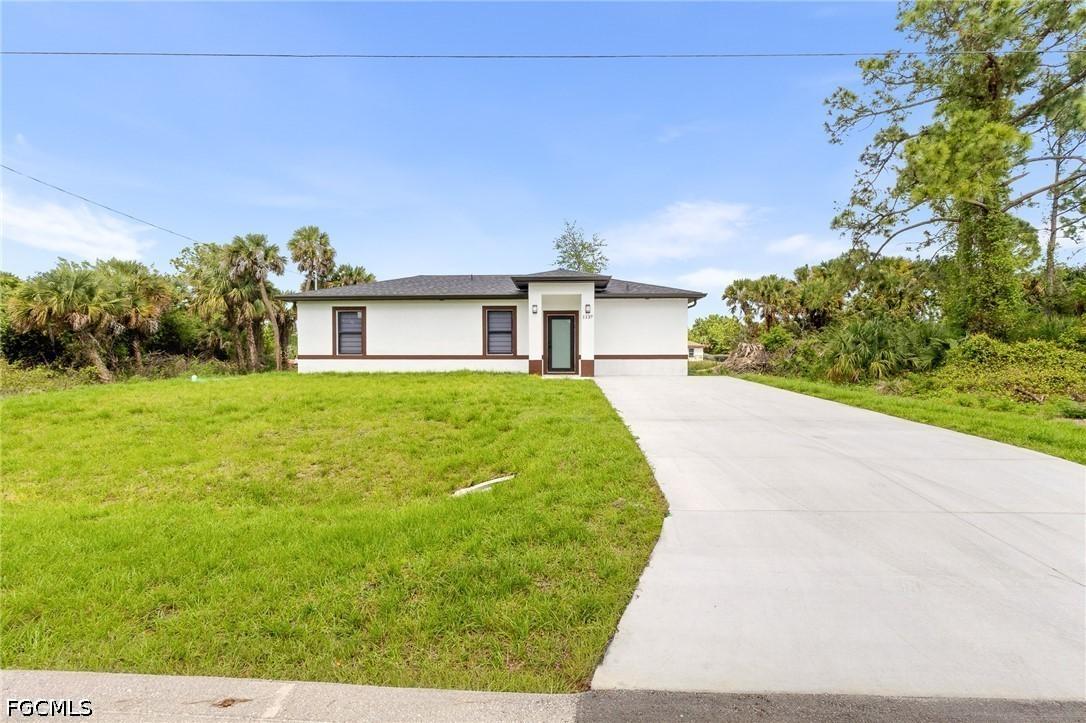 1137 Essex St., Lehigh Acres, FL 33974