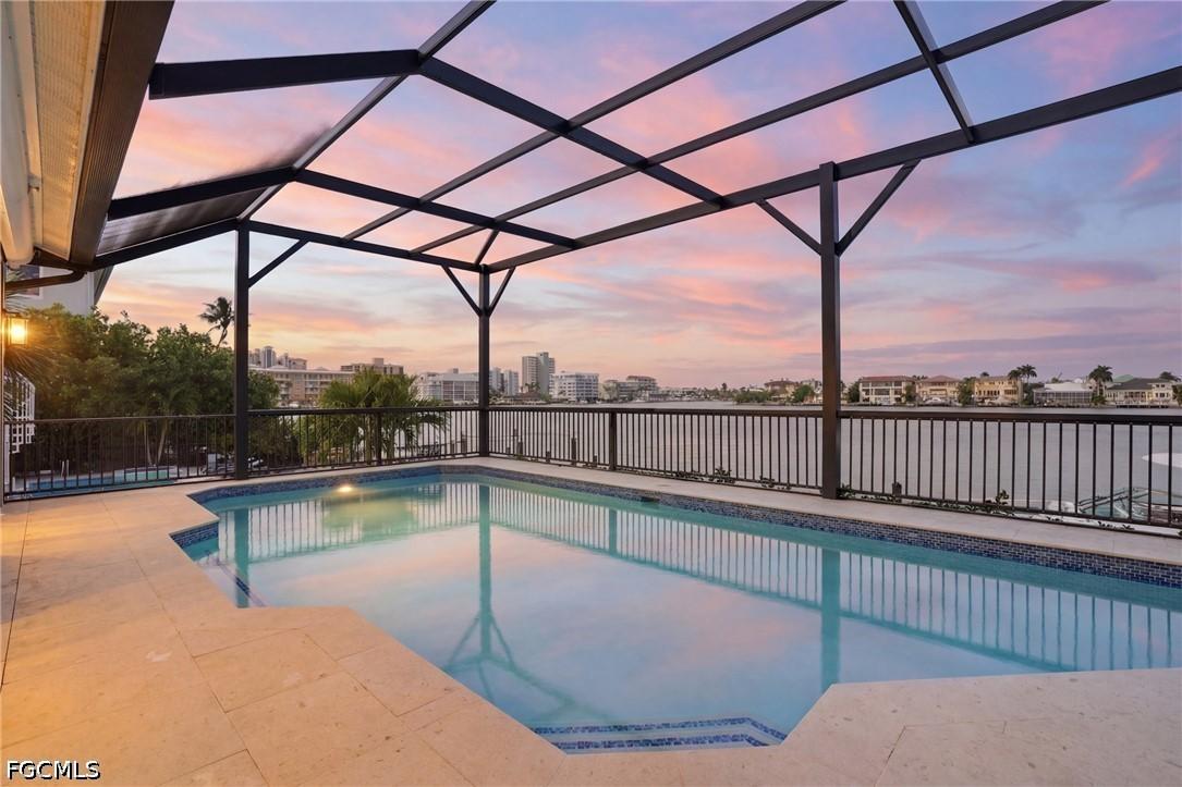 325 Oak Ave., Naples, FL 34108