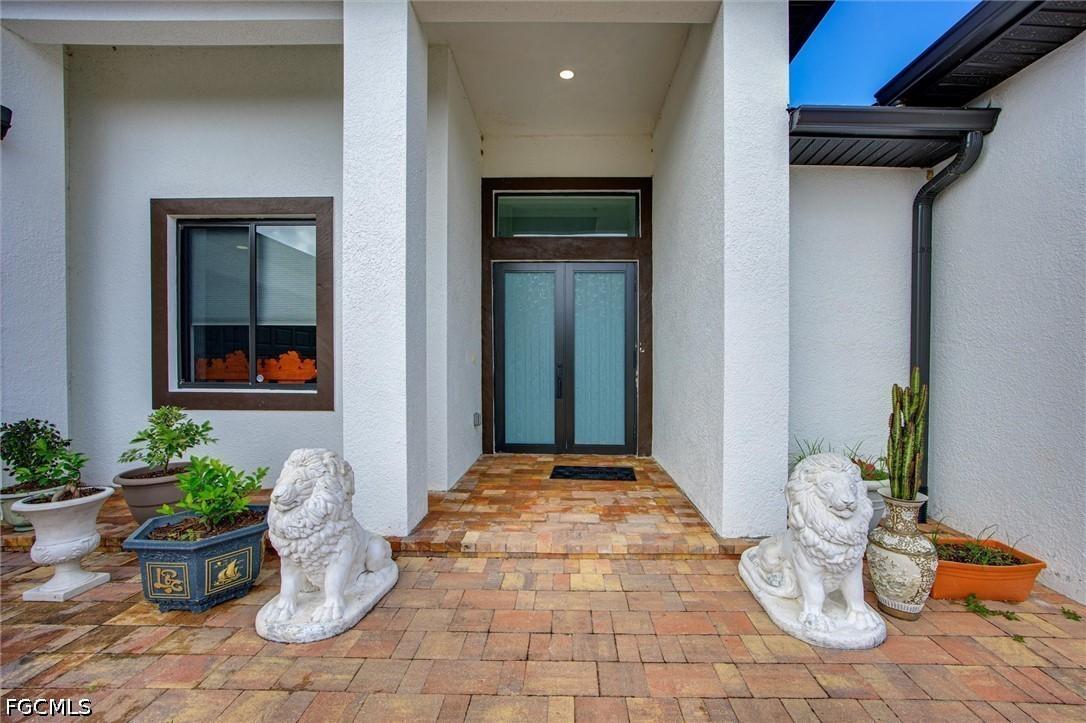 220 NE 8th Pl., Cape Coral, FL 33909