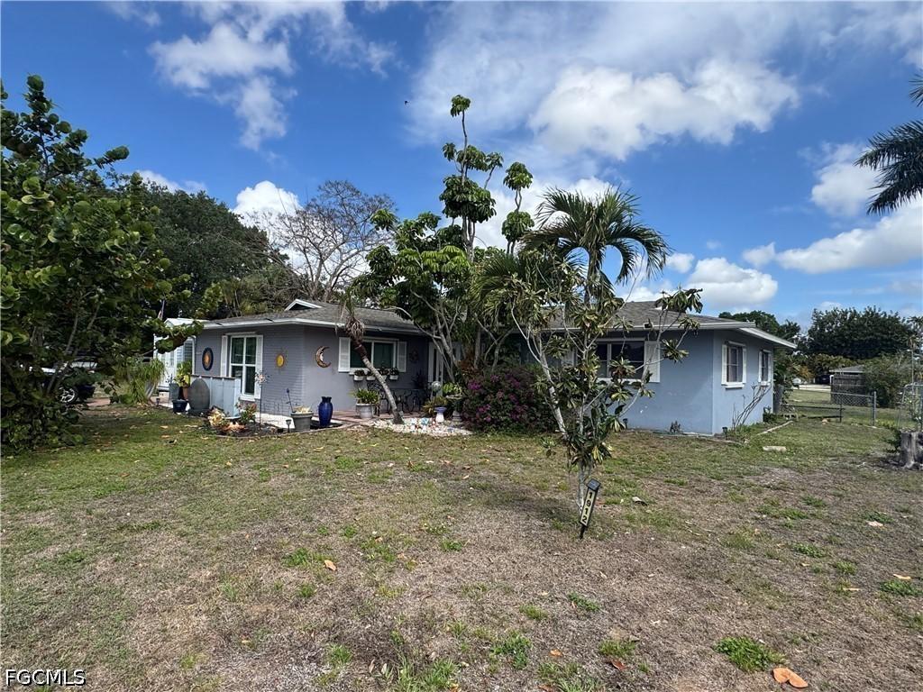 1912 Howe Ct., North Fort Myers, FL 33903