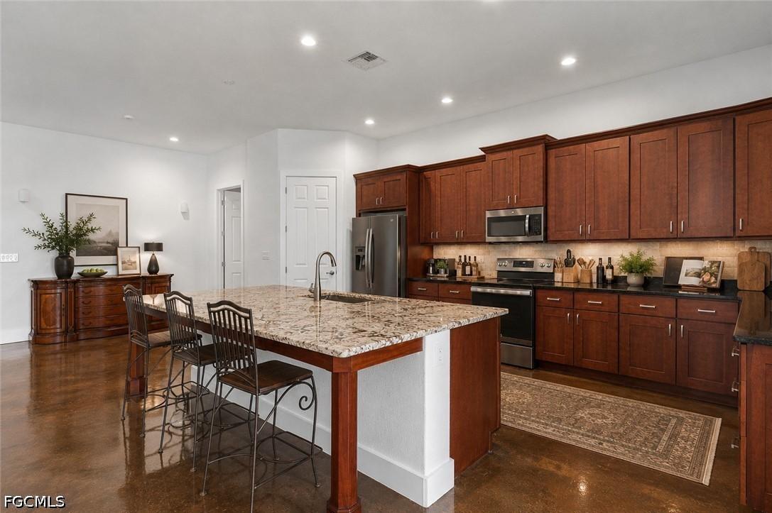 1561 Lynwood Ave., Fort Myers, FL 33901