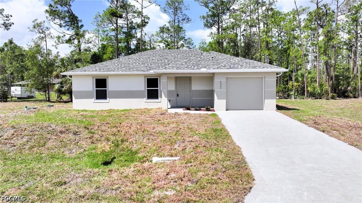 2007 Voss Ct., Lehigh Acres, FL 33972