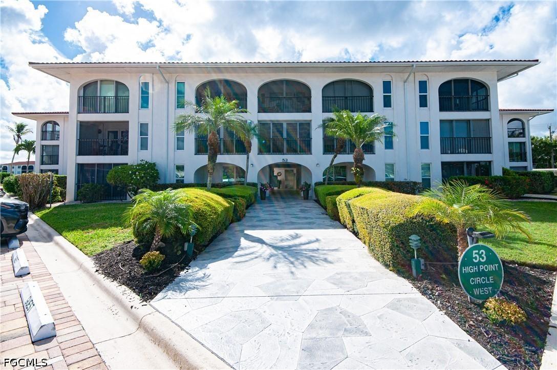 53 High Point Cir. #204, Naples, FL 34103