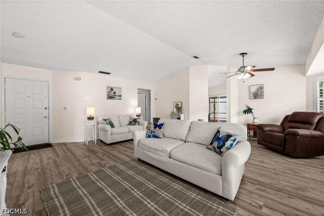 5631 Longleaf Dr., North Fort Myers, FL 33917