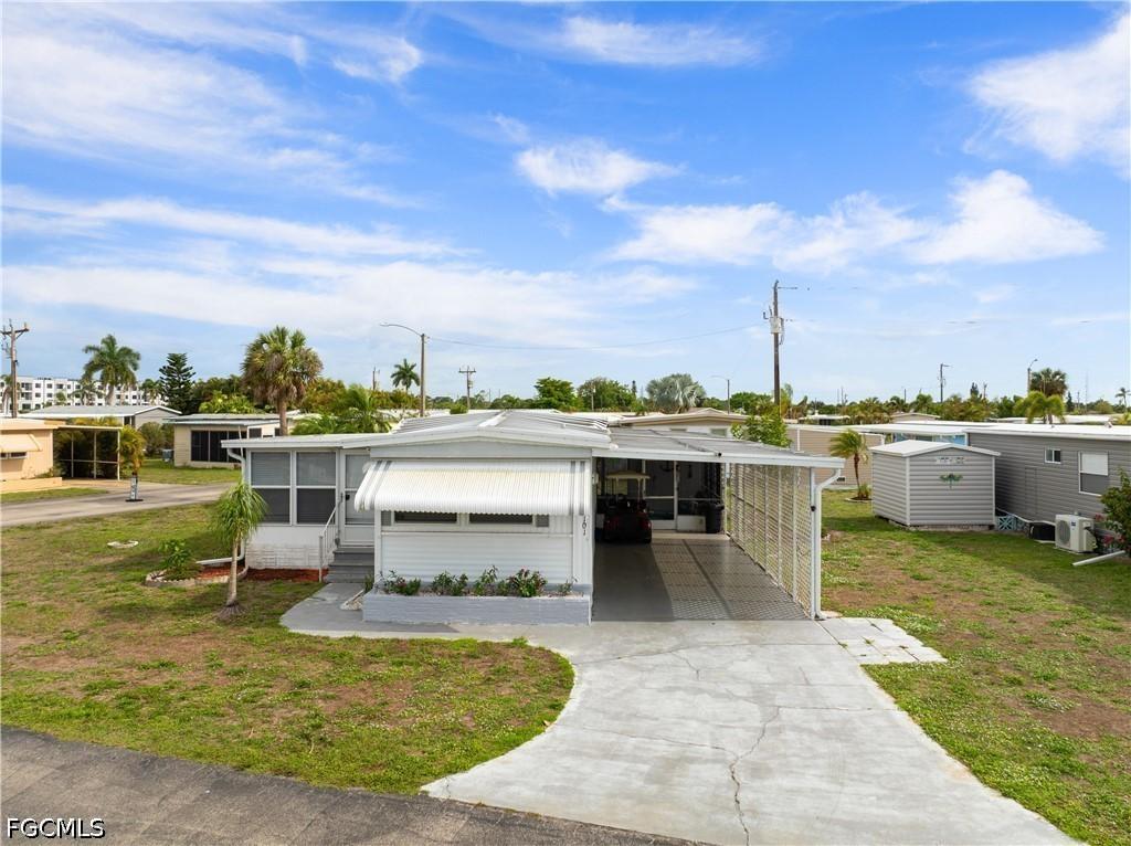 3101 Venus Ln., North Fort Myers, FL 33903