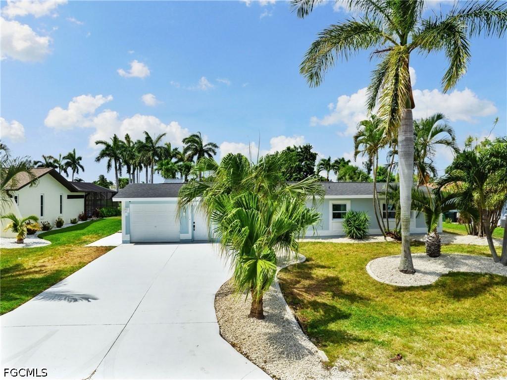 1443 Windsor Ct., Cape Coral, FL 33904