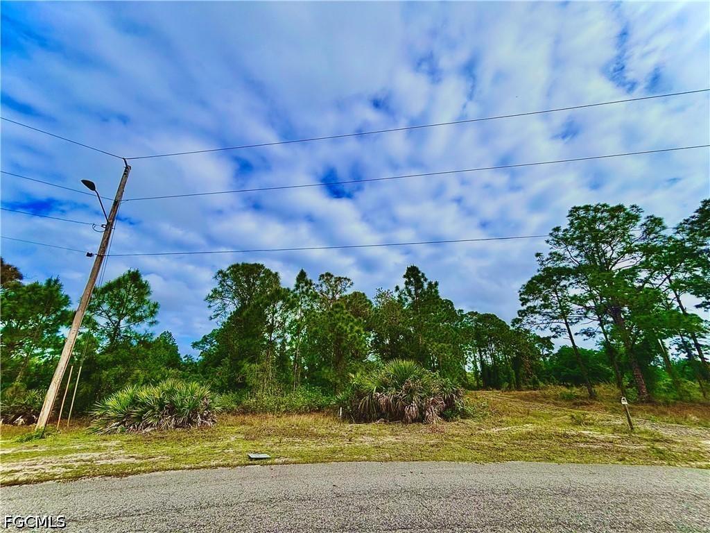 409 Harshaw St., Lehigh Acres, FL 33974