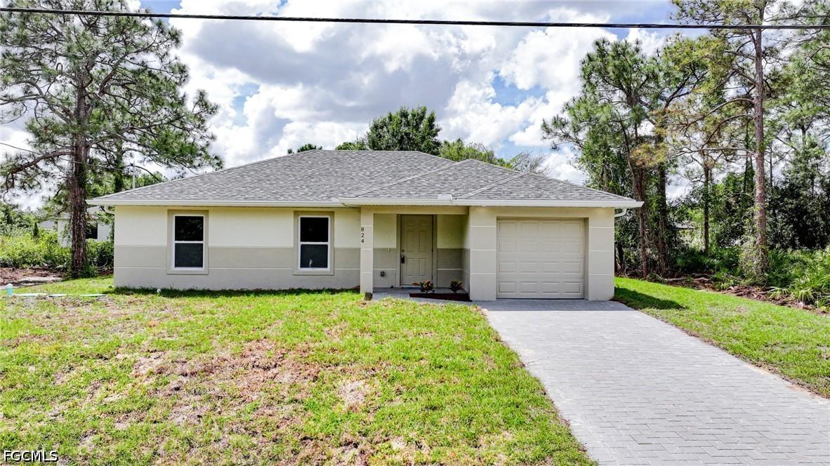 824 Carpenter St., Lehigh Acres, FL 33974