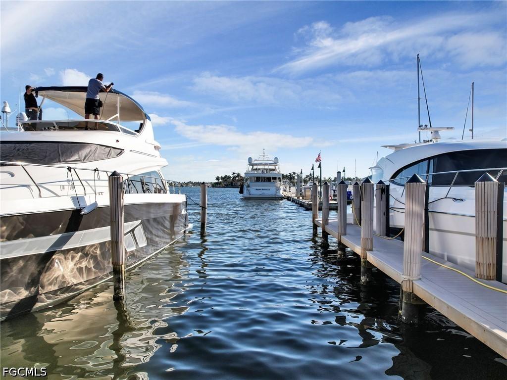 900 Broad Ave., Naples, FL 34102