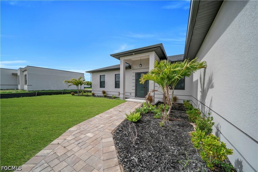 513 NW 25th Ter., Cape Coral, FL 33993