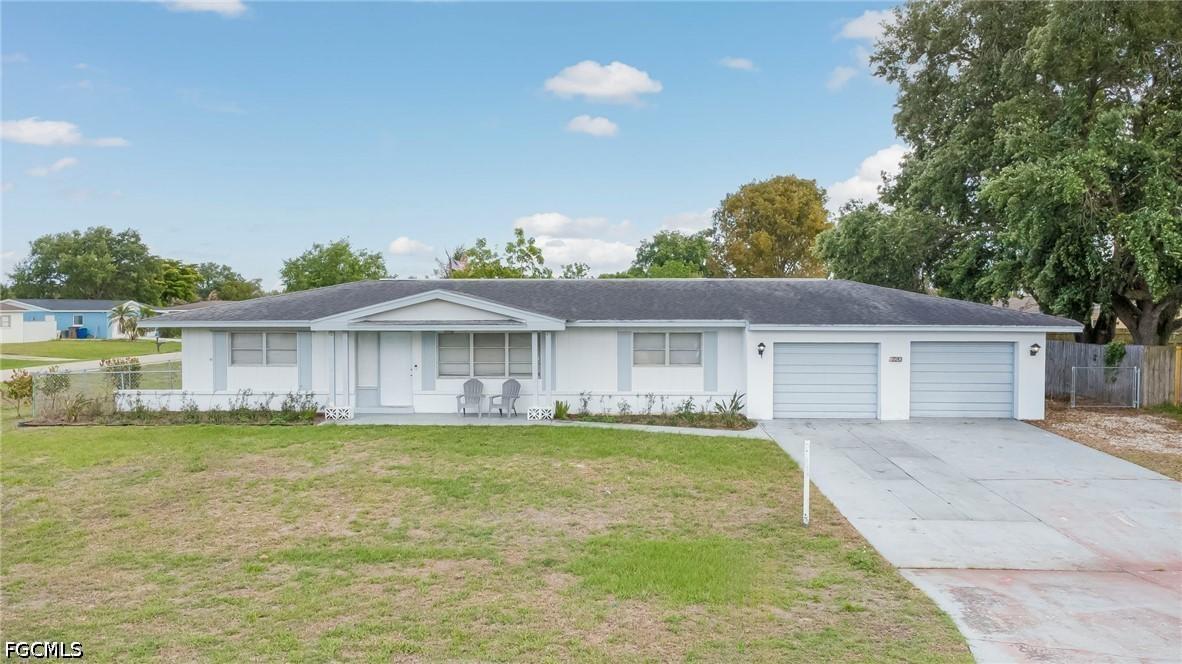 220 Punta Alta Ct., Lehigh Acres, FL 33936