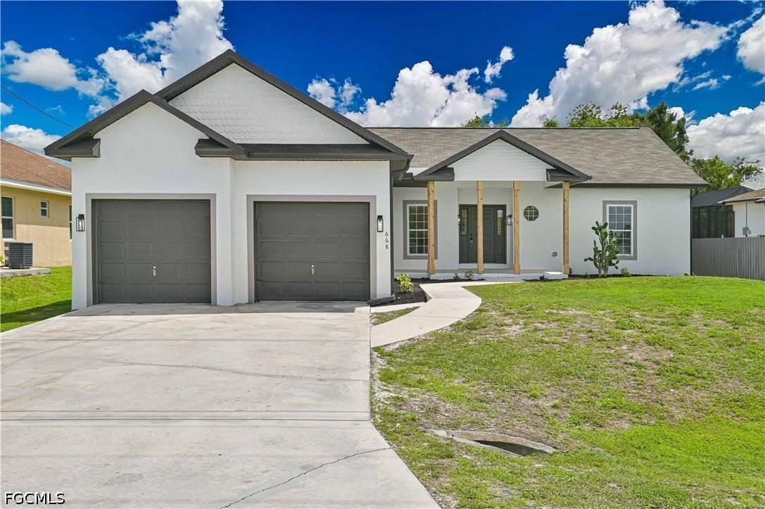 668 Kingsbury St., Lehigh Acres, FL 33974