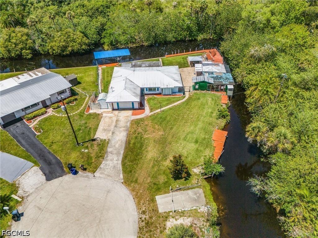93 Glenmont Dr., North Fort Myers, FL 33917