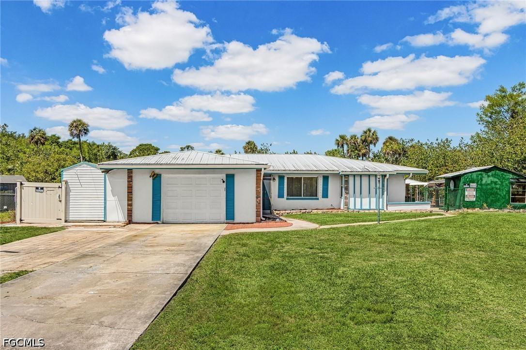 93 Glenmont Dr., North Fort Myers, FL 33917