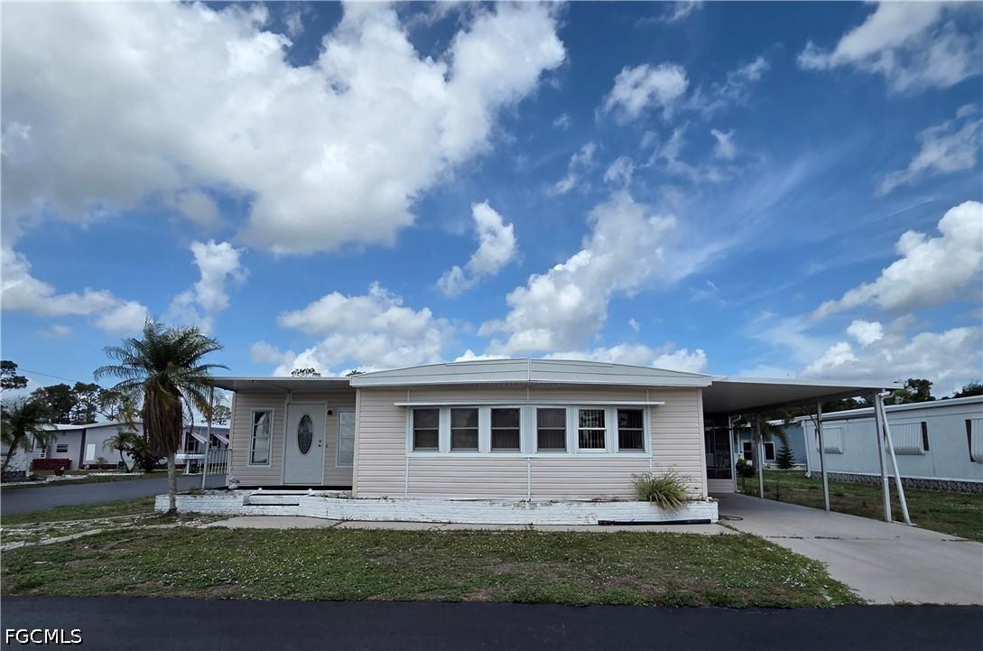 694 Dream Ln., North Fort Myers, FL 33917