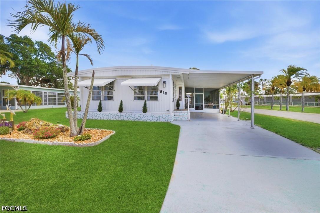 815 Holly Berry Ct., North Fort Myers, FL 33917