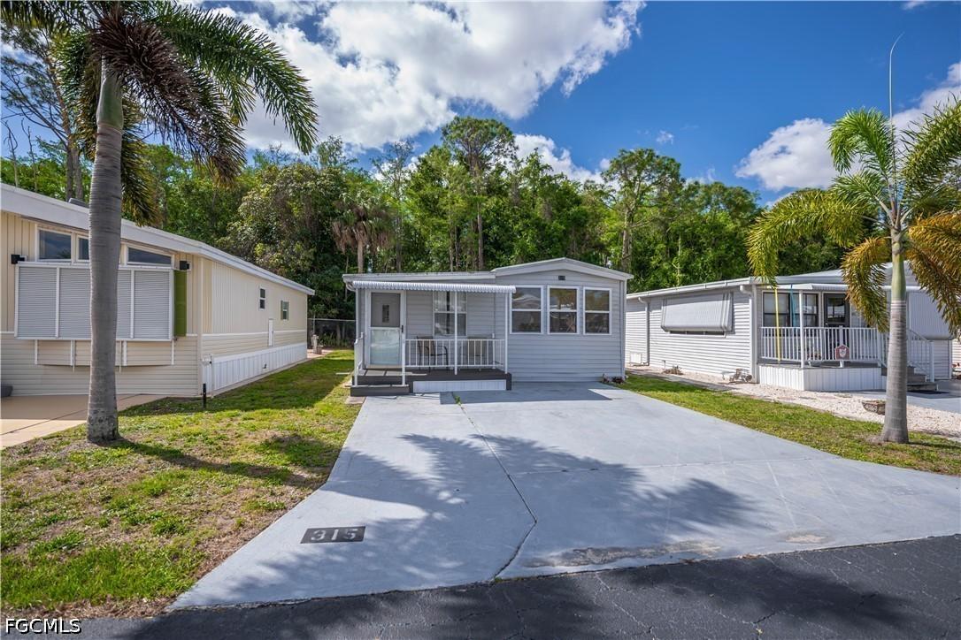 315 Fountain View Blvd., North Fort Myers, FL 33903