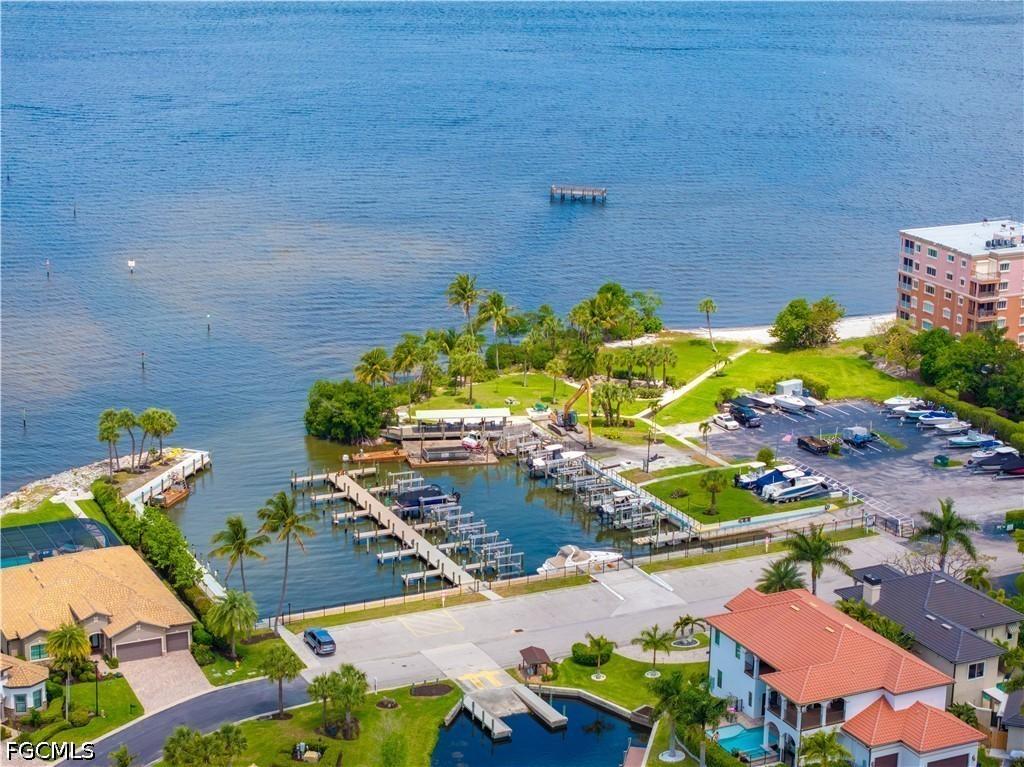 5472 Peppertree Dr., Fort Myers, FL 33908