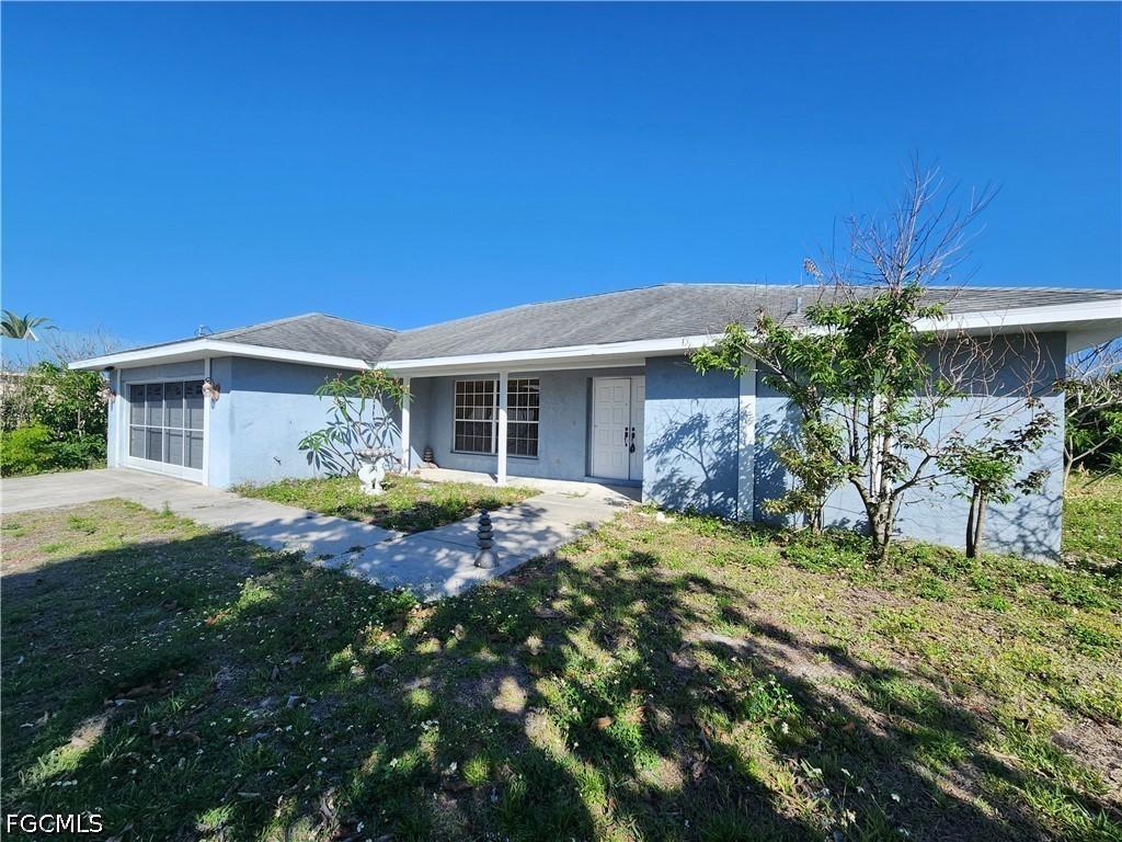 132 Dania Cir., Lehigh Acres, FL 33936