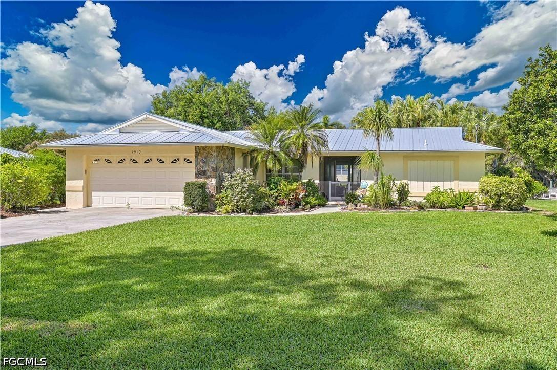 1910 Oak Dr., Alva, FL 33920