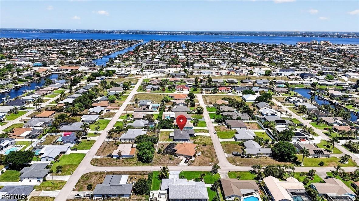 1305 SE 37th Ter., Cape Coral, FL 33904