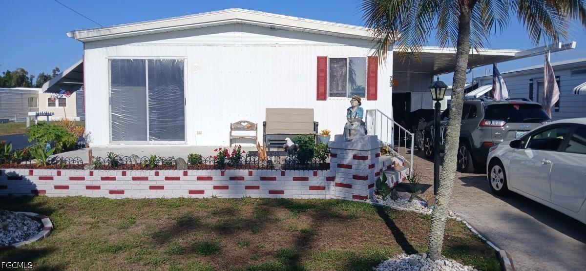 733 Leisure Ln., North Fort Myers, FL 33917