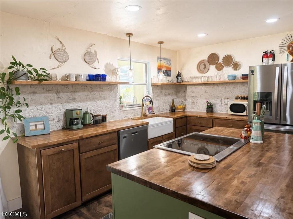1641 Mansville Ter., North Fort Myers, FL 33903