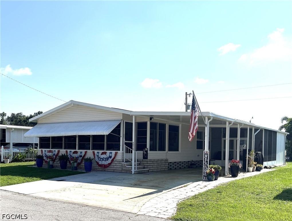 216 Shrub Ln., North Fort Myers, FL 33917