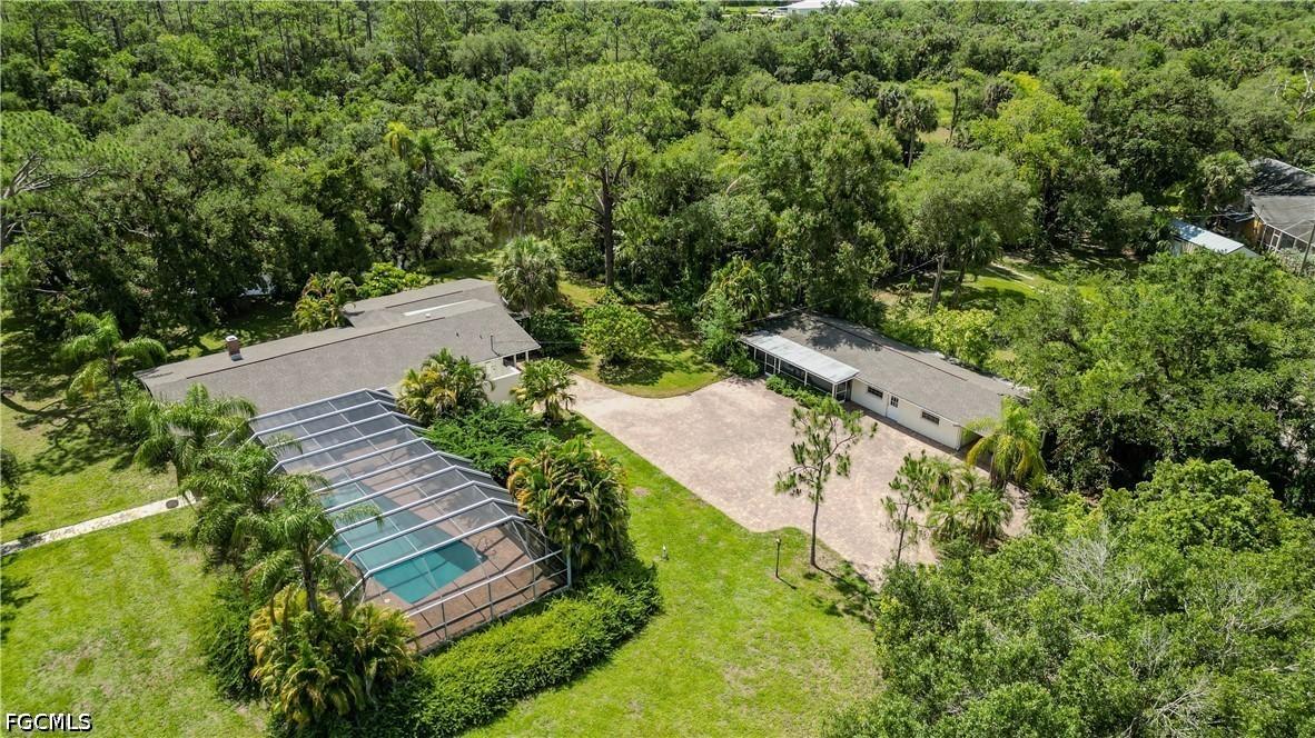 18220 Elmwood Dr., Alva, FL 33920