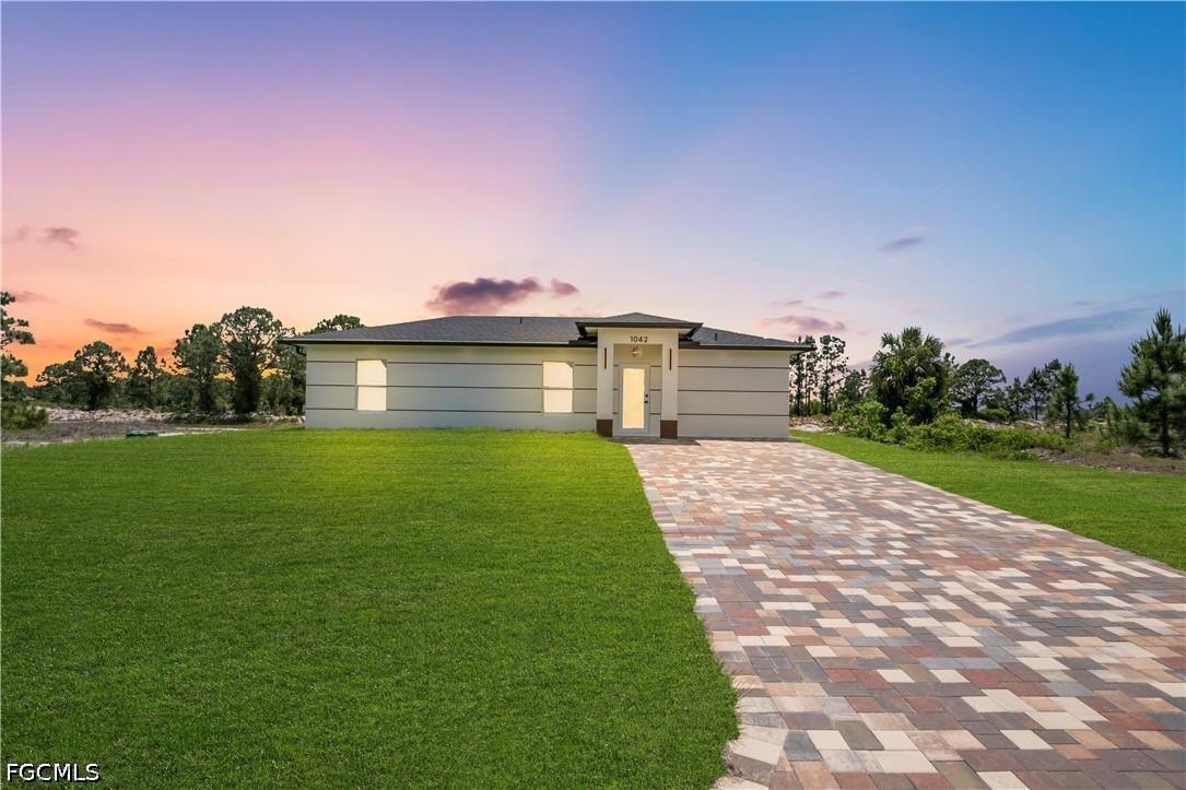 1042 Darlington St., Lehigh Acres, FL 33974