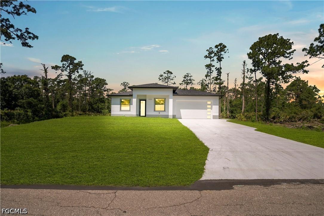 1009 Moore Ave., Lehigh Acres, FL 33972