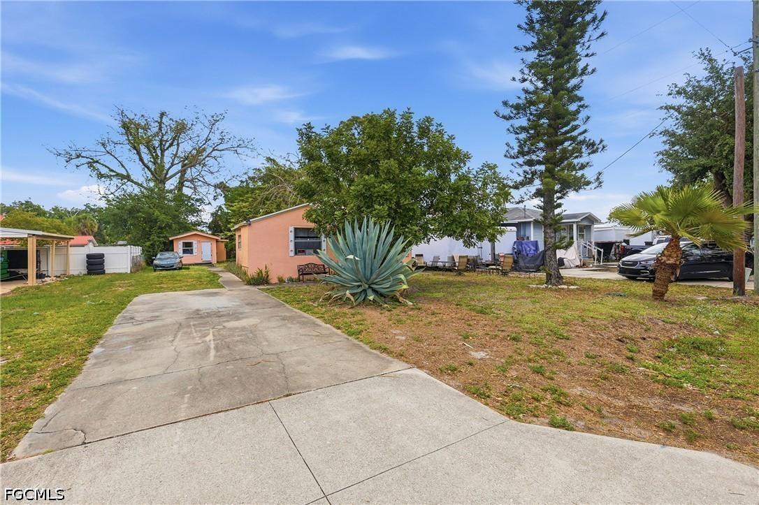 2355 Jeffcott St., Fort Myers, FL 33901