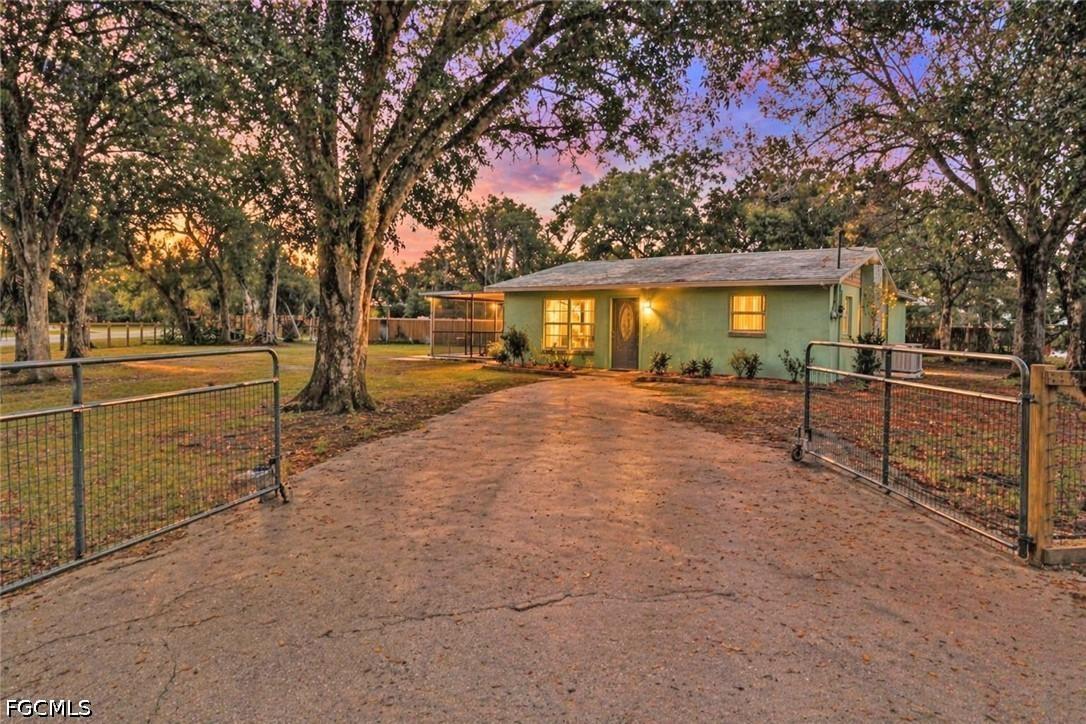 2431 Lippincott Rd., Alva, FL 33920
