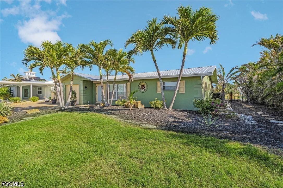 3664 Bayview Ave., St James City, FL 33956