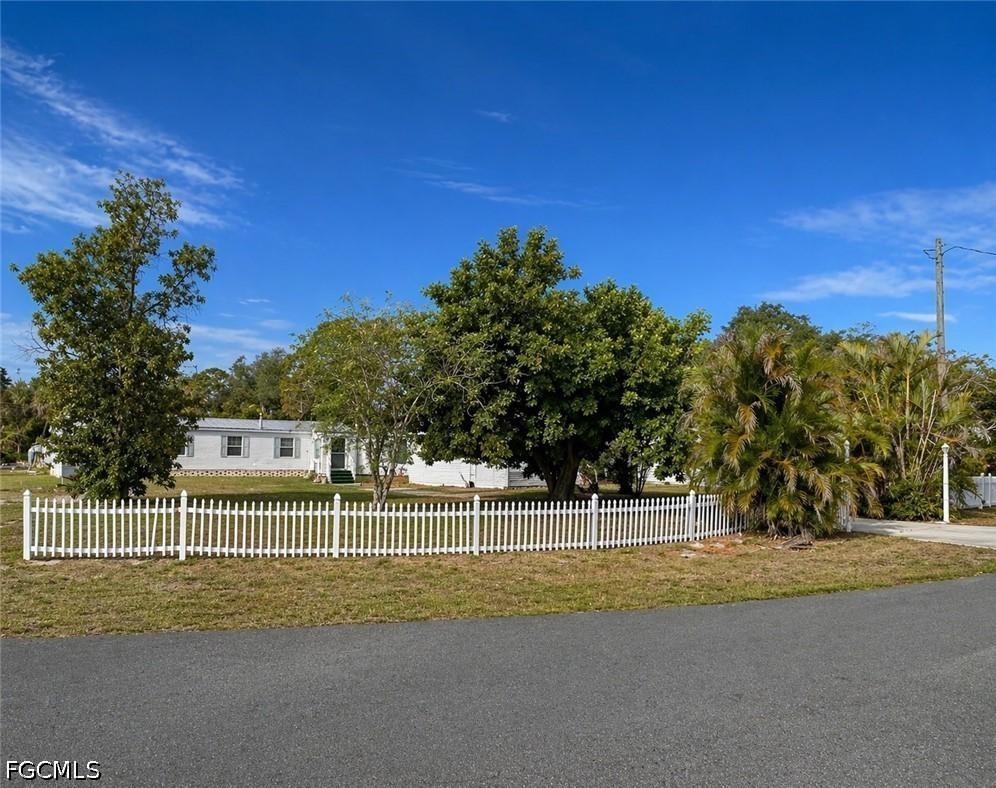 2520 Brownell Ct., North Fort Myers, FL 33917
