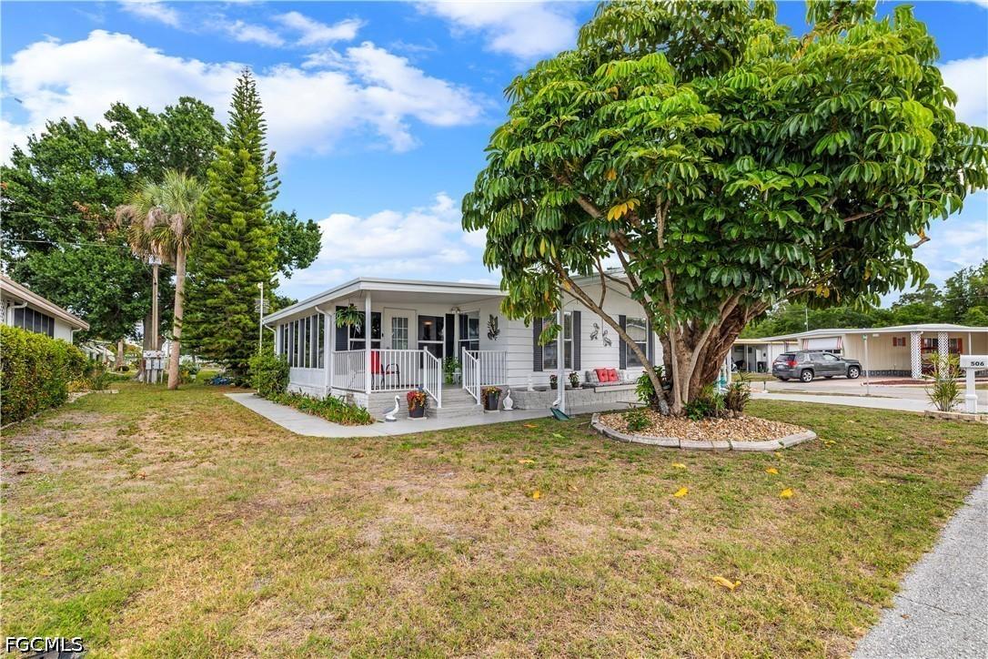 506 Blossom Ct., North Fort Myers, FL 33917