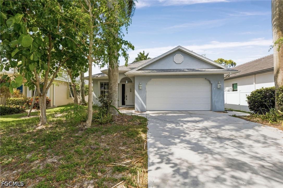 657 109th Ave., Naples, FL 34108