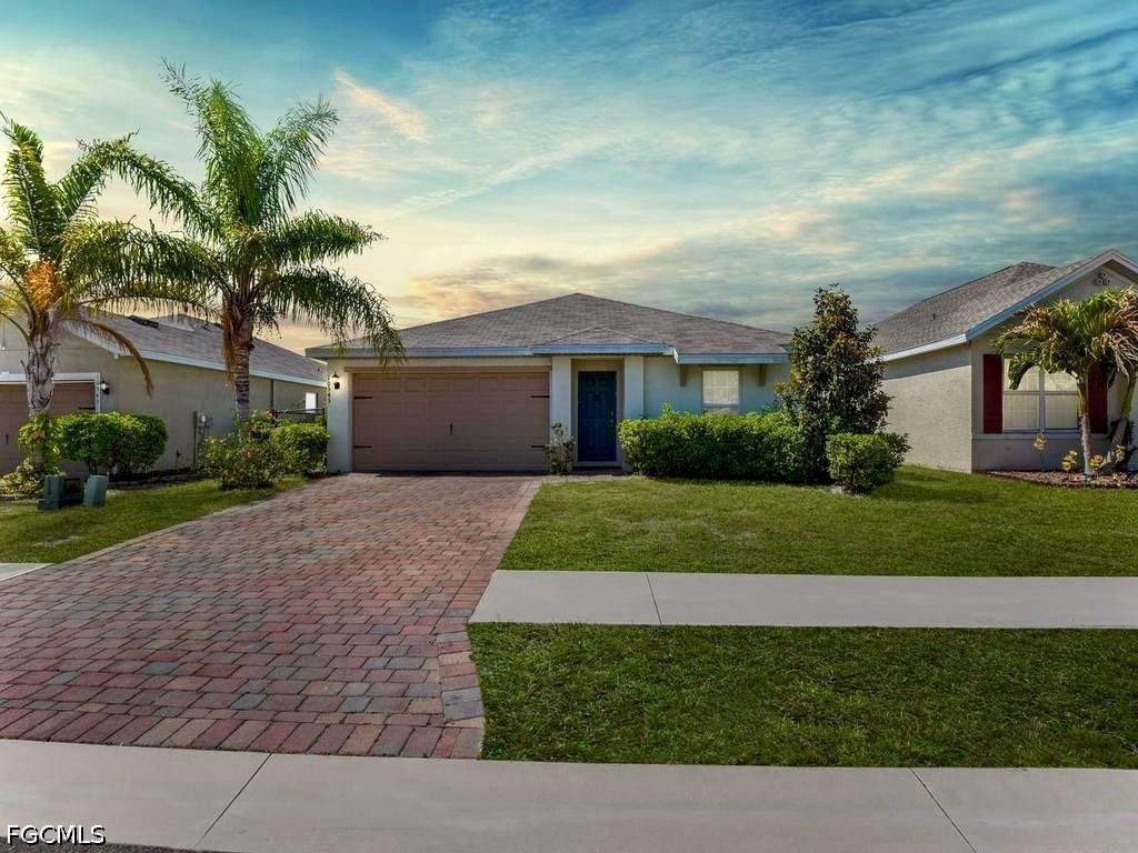10545 Crossback Ln., Lehigh Acres, FL 33936