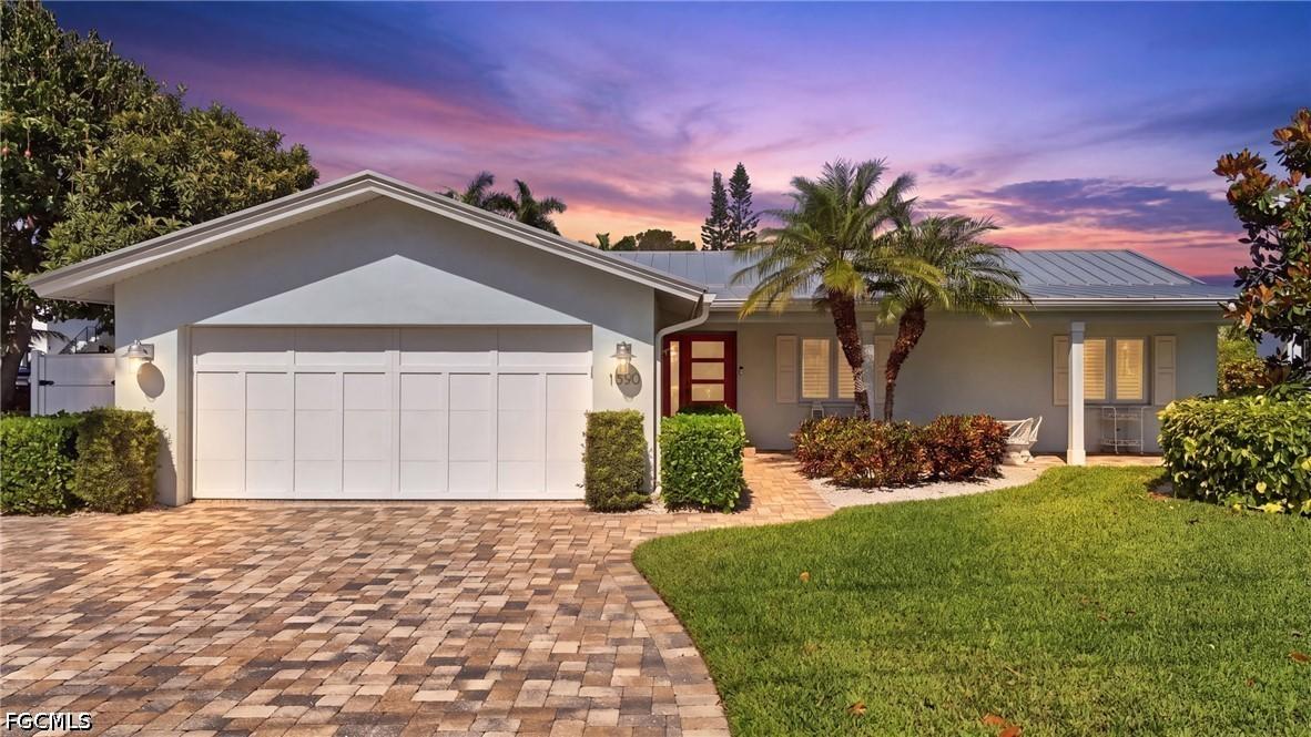 1590 Sandpiper St., Naples, FL 34102