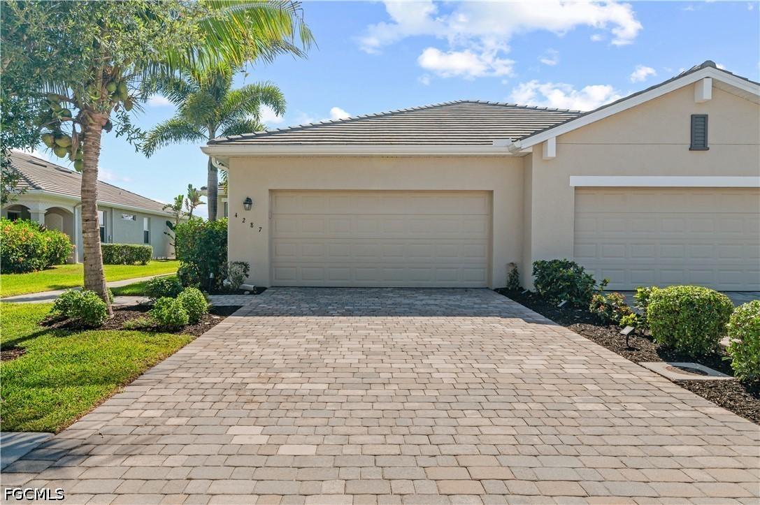 4287 Lemongrass Dr., Fort Myers, FL 33916