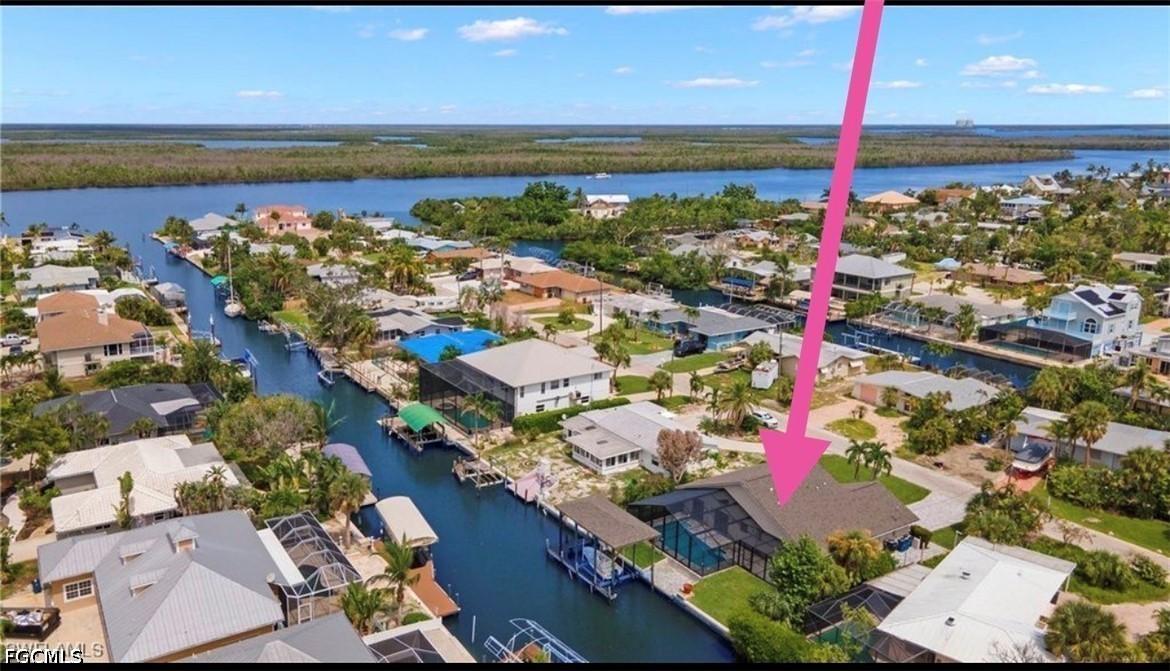 323 Washington Ct., Fort Myers Beach, FL 33931