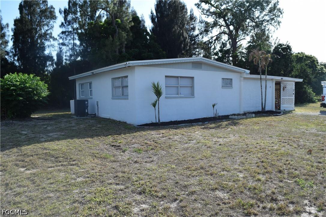 17 Colorado Rd., Lehigh Acres, FL 33936