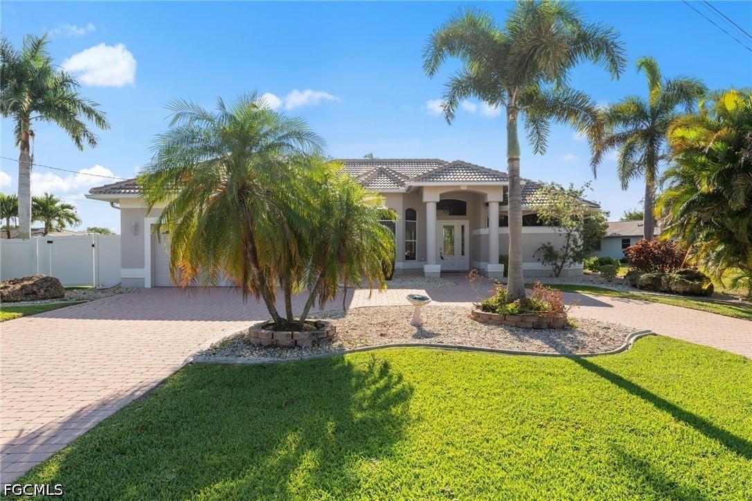 3733 SE 12th Pl., Cape Coral, FL 33904